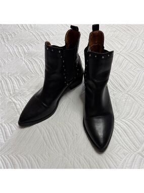 Boheme Women’s Black Faux Leather Ankle Boots. Size 8
